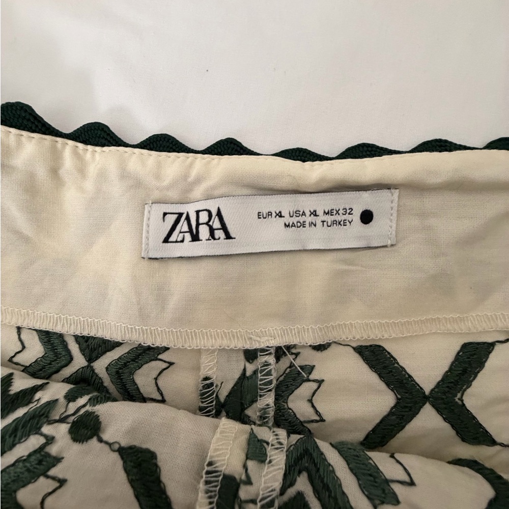 Zara Geometric Patterned Shorts in Green and Cream - Picture 2 of 3